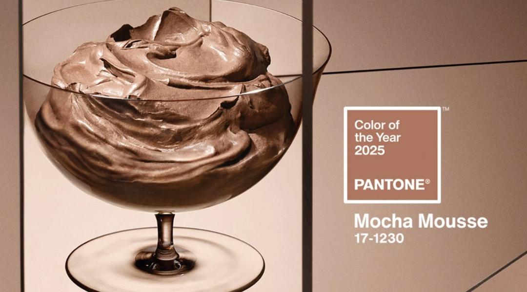 Mocha Mousse kolor roku 2025! Jak wykorzystać Mocha Mousse na&nbsp;eventach? Jak łączyć kolor roku 2025? Stylizacje z&nbsp;Mocha Mousse.
